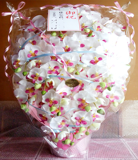 触媒 胡蝶蘭アレンジ超特大サイズ陶器仕様C(15本立ち・ホワイトビューティー)のラッピング